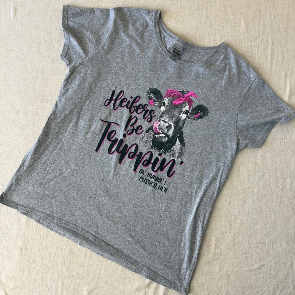 Gildan Heifers Be‎ Trippin Cow Graphic T-Shirt Gray Womens XL Funny Country Tee